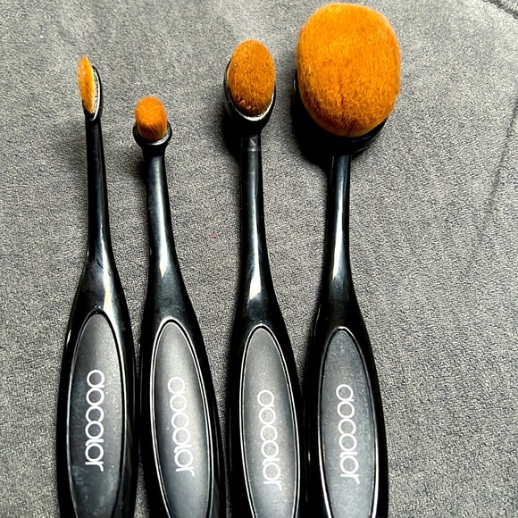 4 Docolor makeup brushes used EUC - Picture 1 of 6